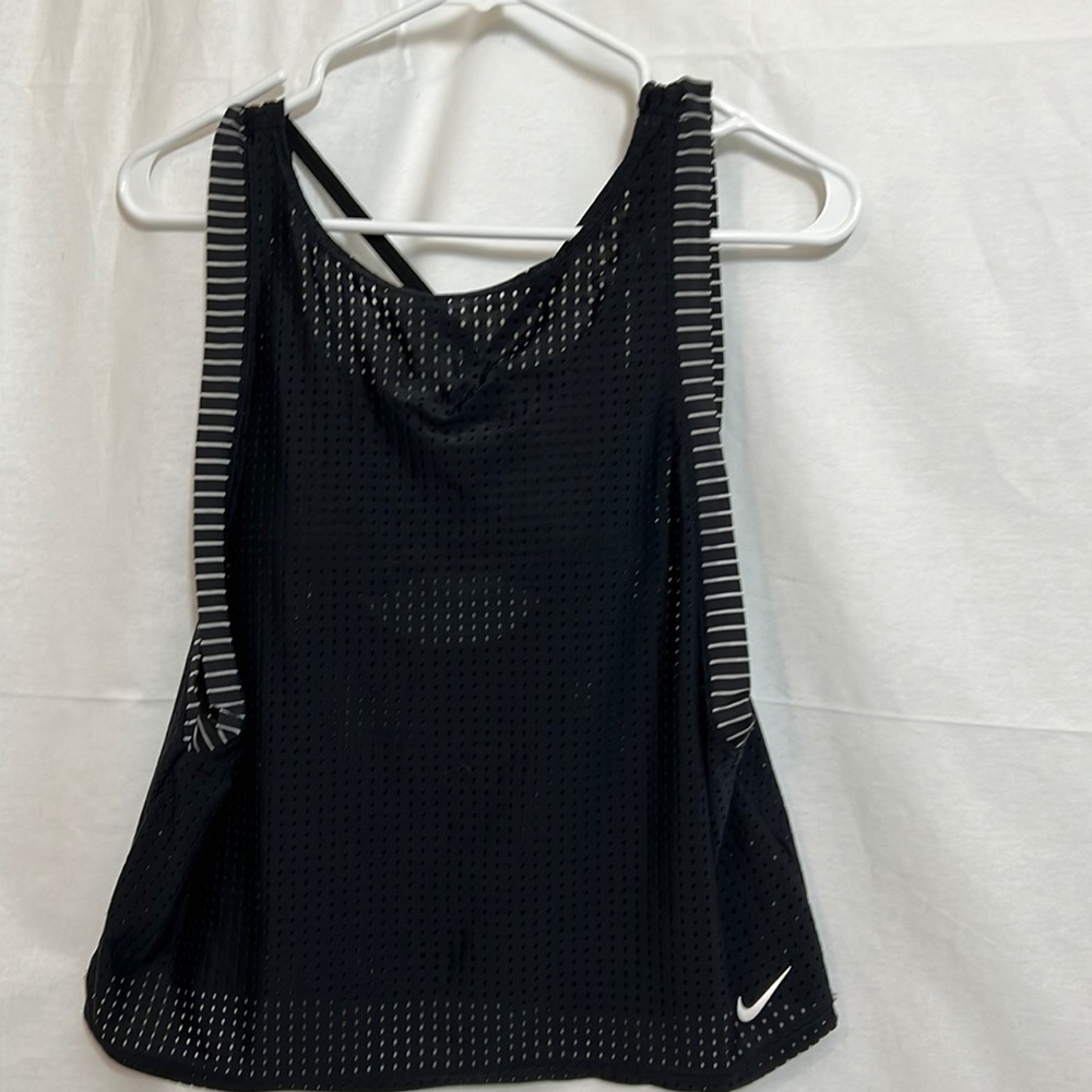 Nike women’s top .